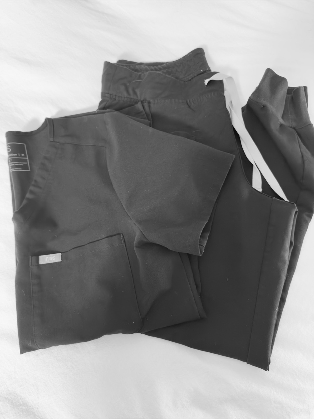 FIGS Women’s Black Scrub Set